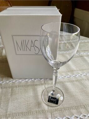 Mikasa Venezia Wine Glasses (box of 4) NWT